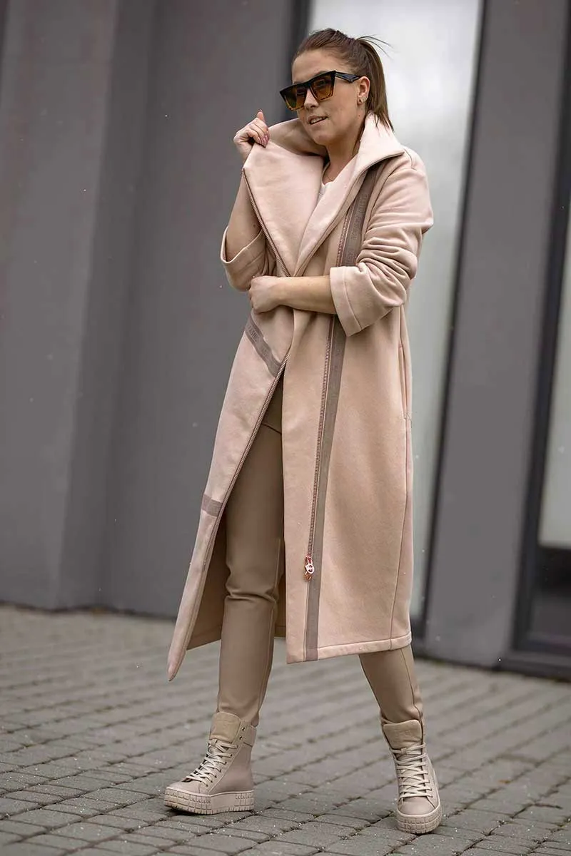 Klassischer asymmetrischer leichter Mantel in Hell-Beige
